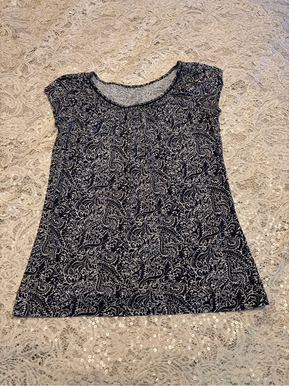 LOFT/Pre-loved Navy and White Paisley Short Sleeve Tee Size S